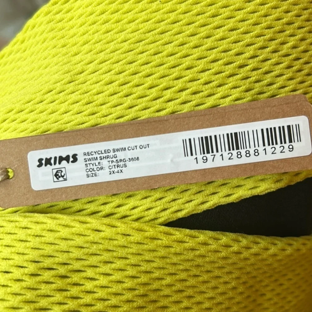 Skims swim (B13) shrug NWT SIZE 2x/4x